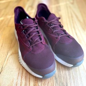 Reebok Athletic Steel toed shoe! Stylish and comfy